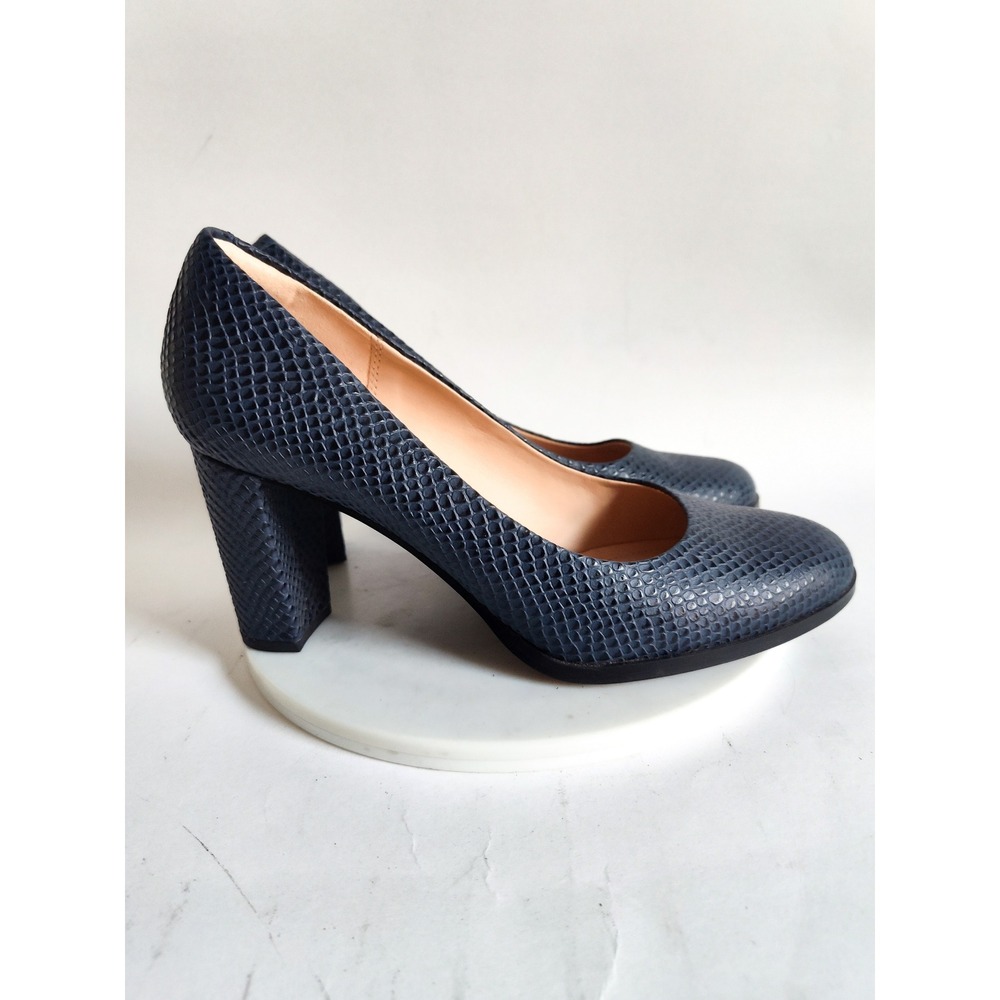 Clarks Pumps 8.5 Block Heel Navy Blue Snakeskin Embossed Textured Career Office